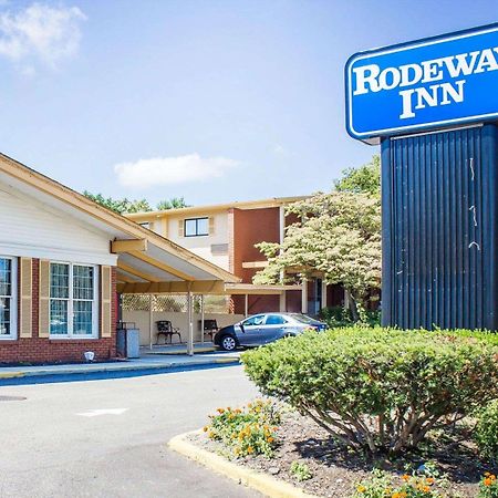 Rodeway Inn Huntington Station - Melville Extérieur photo