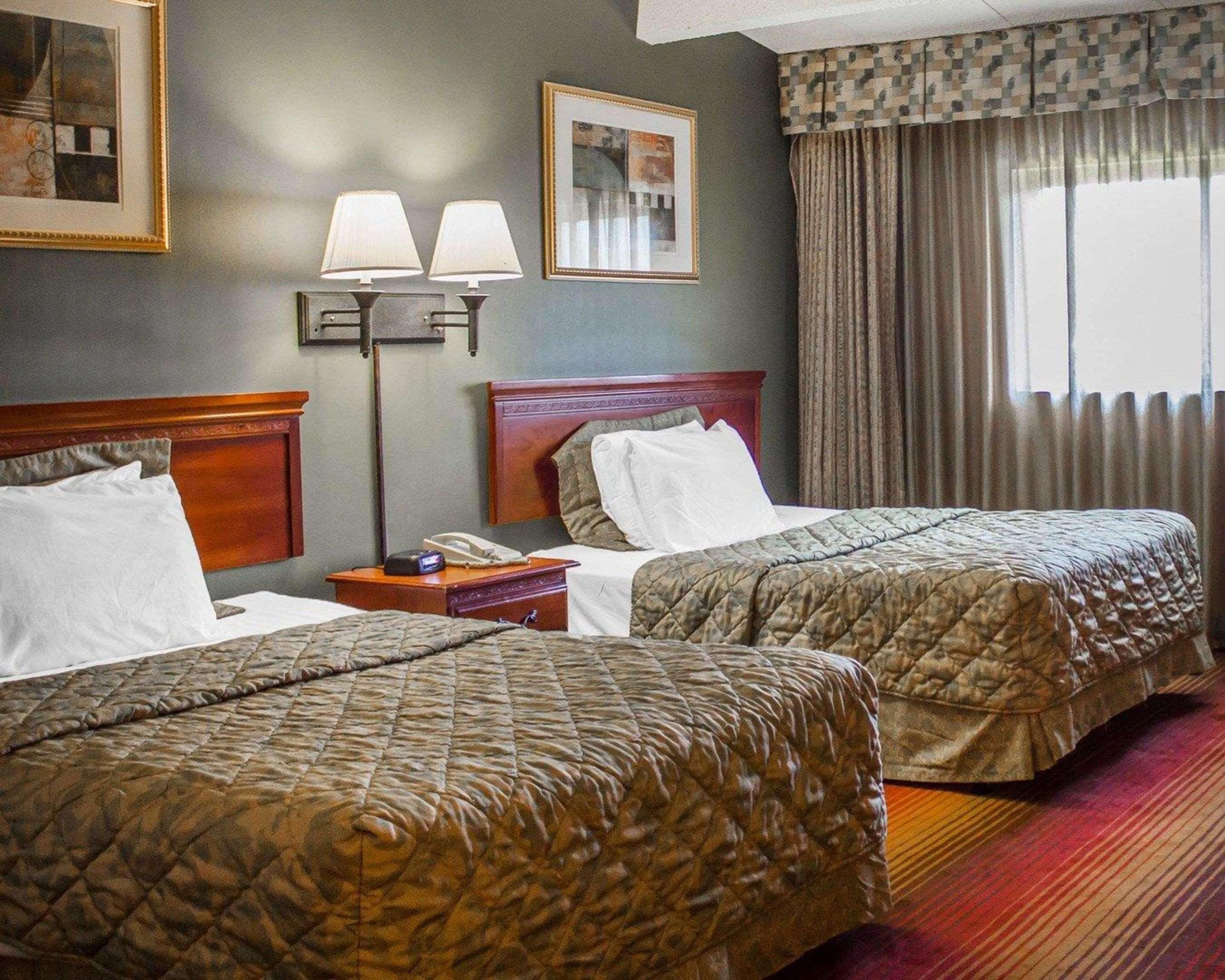 Rodeway Inn Huntington Station - Melville Extérieur photo