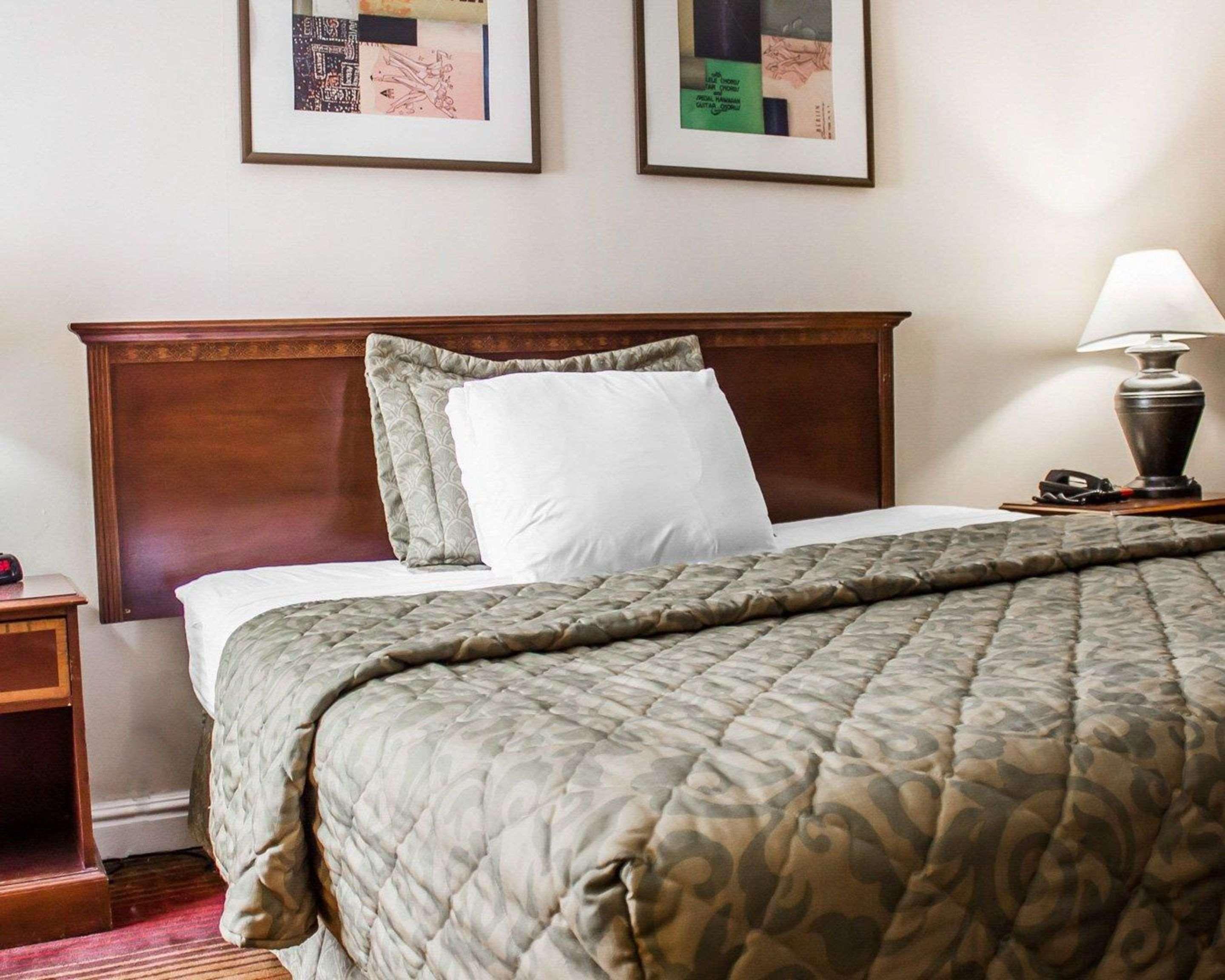 Rodeway Inn Huntington Station - Melville Extérieur photo
