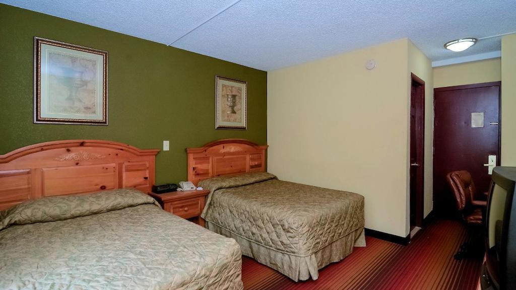 Rodeway Inn Huntington Station - Melville Extérieur photo