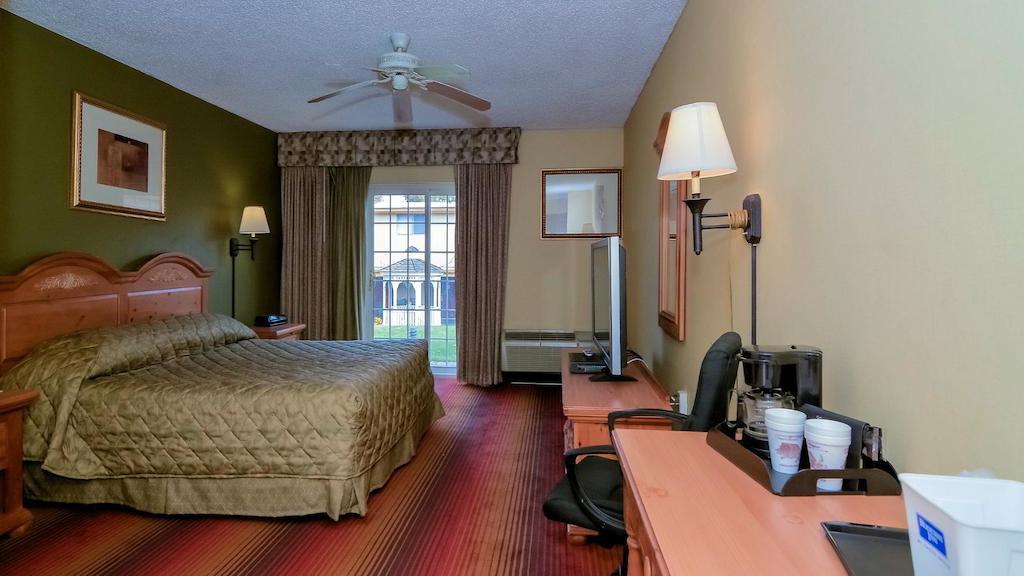 Rodeway Inn Huntington Station - Melville Extérieur photo