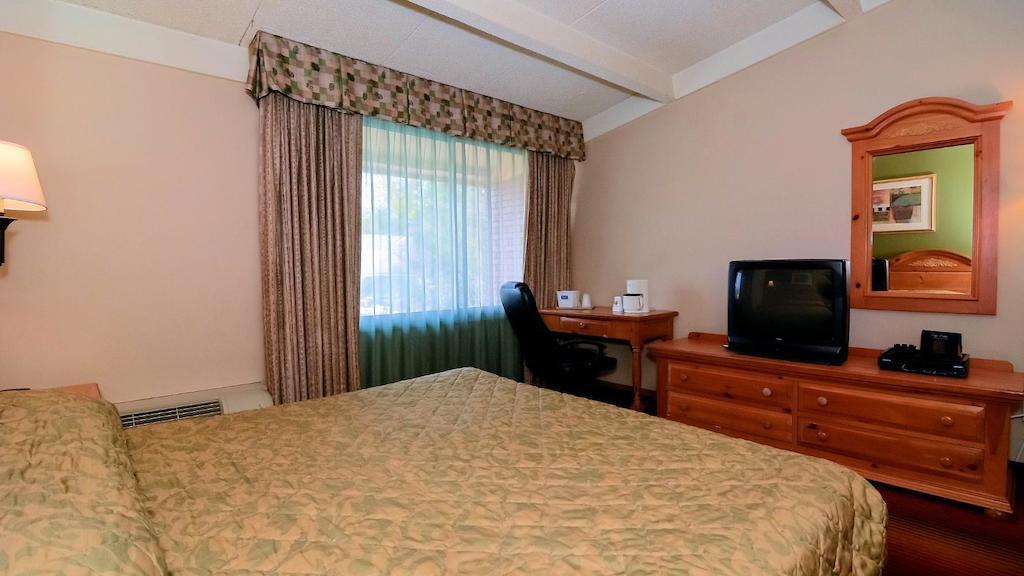 Rodeway Inn Huntington Station - Melville Extérieur photo