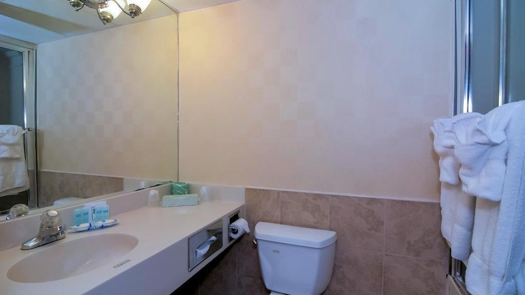 Rodeway Inn Huntington Station - Melville Extérieur photo