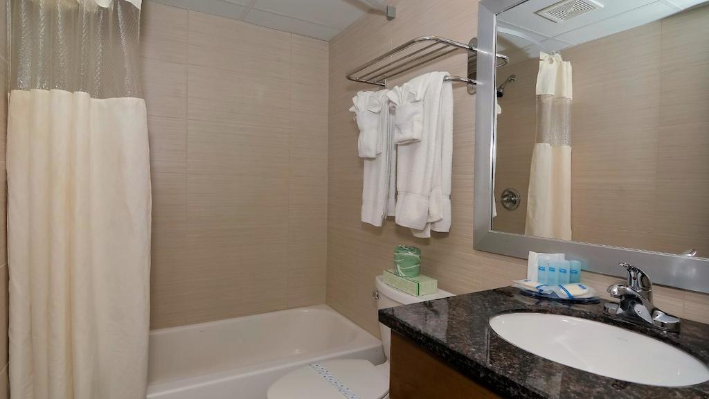 Rodeway Inn Huntington Station - Melville Extérieur photo