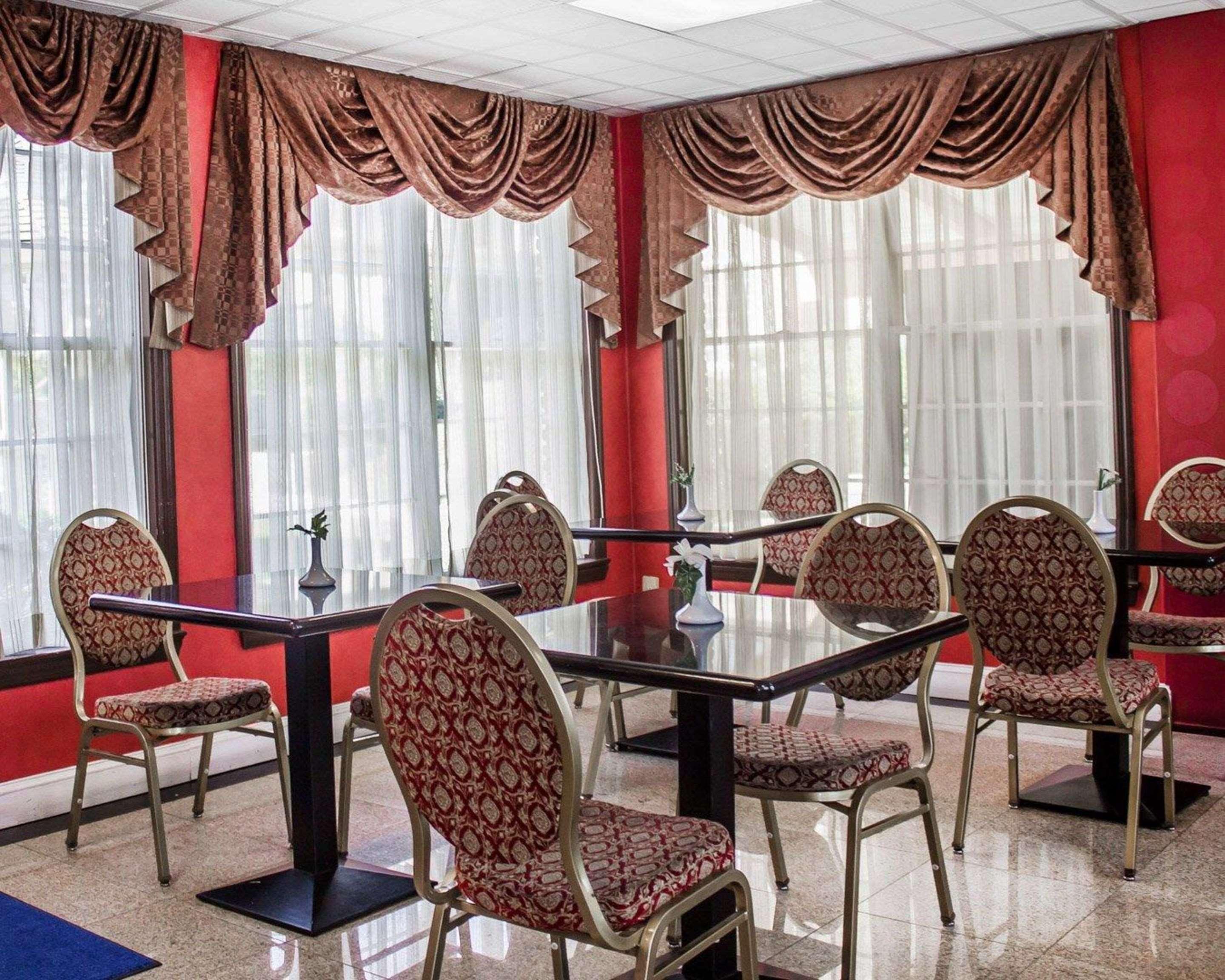 Rodeway Inn Huntington Station - Melville Extérieur photo