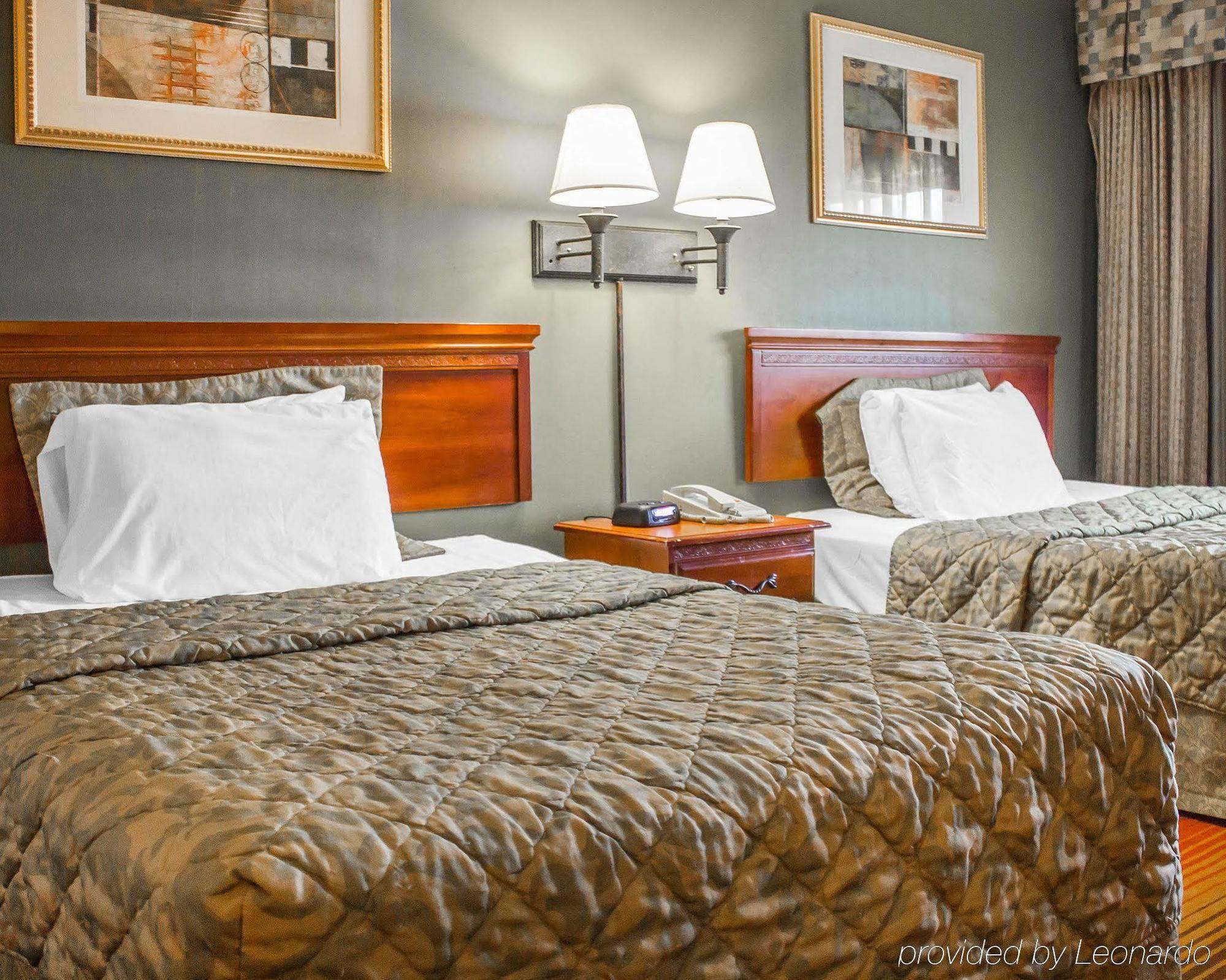Rodeway Inn Huntington Station - Melville Extérieur photo